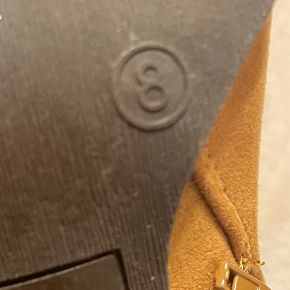 💞EUC Size 8 Tan Booties with Fringe💞 - Picture 4 of 7